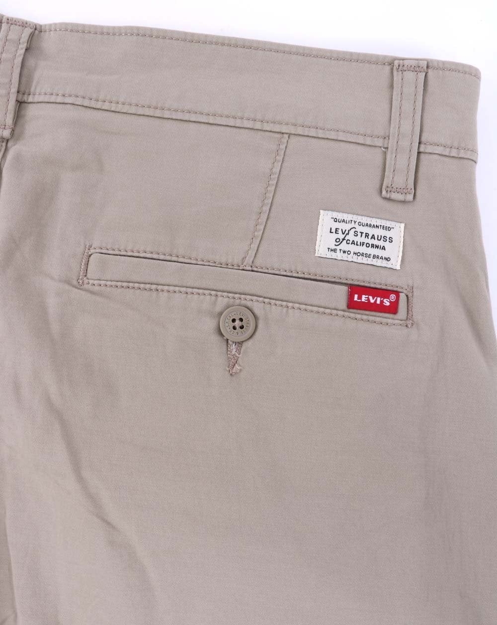 Levi's – Chino-Shorts in Stein