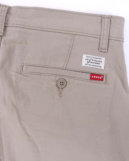 Levi's – Chino-Shorts in Stein