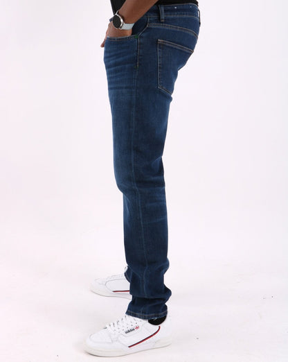 Lacoste – Slim-Fit-Jeans in verwaschenem Dunkelblau (Medium)