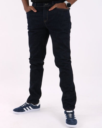 Pretty Green – Jeans mit normaler, konischer Passform und dunkler Waschung