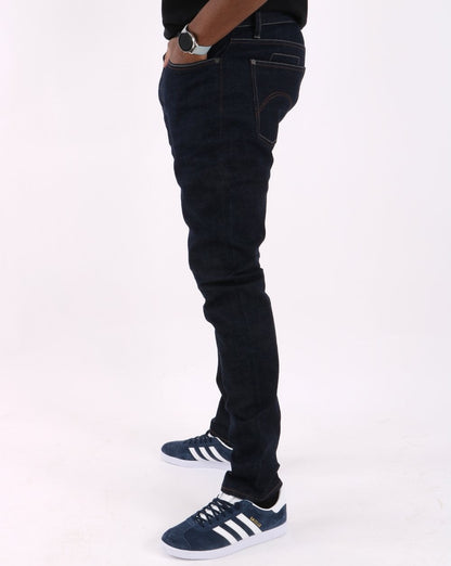 Pretty Green – Jeans mit normaler, konischer Passform und dunkler Waschung