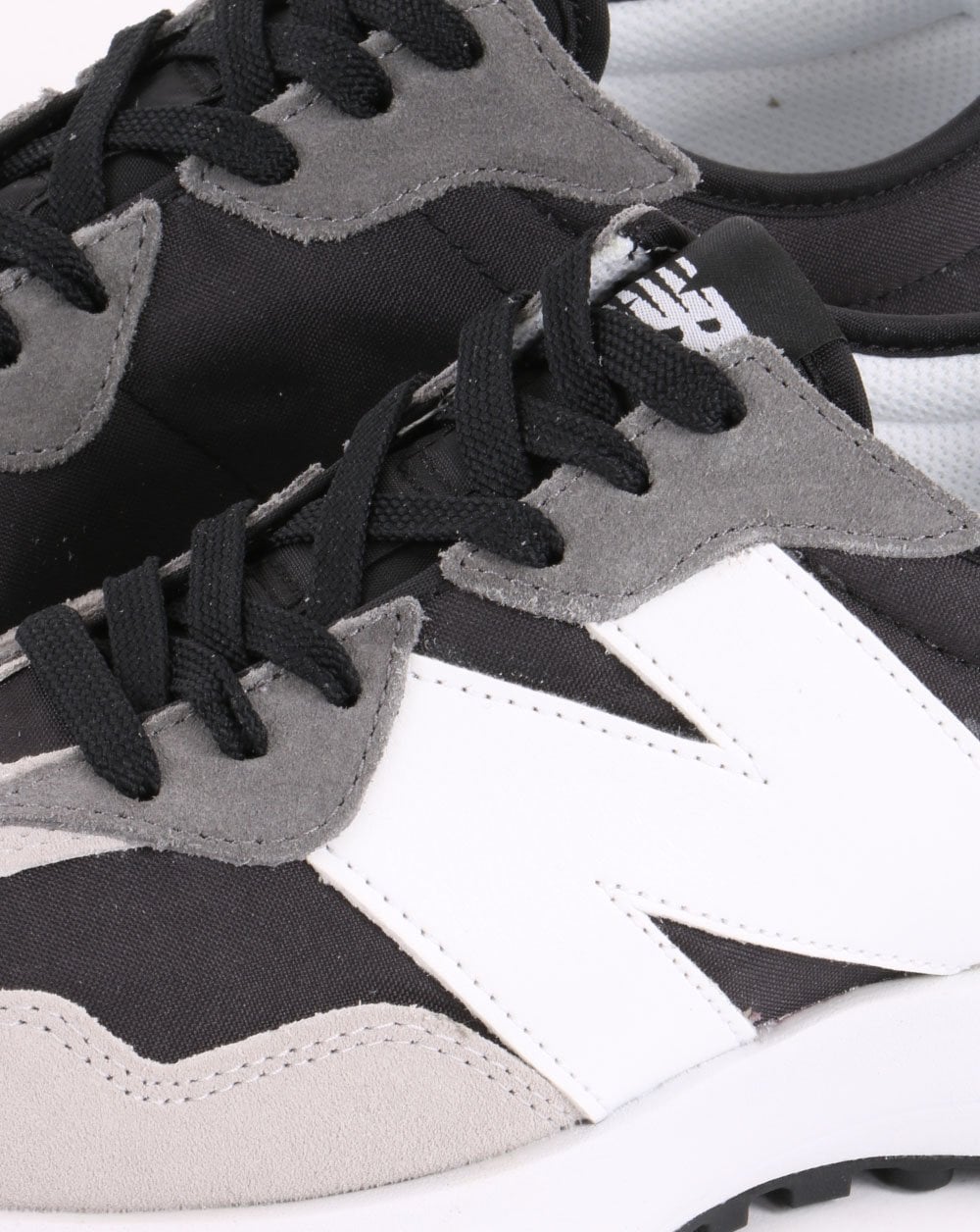 New Balance 327 Trainer Schwarz/Grau