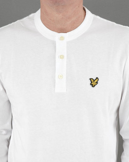 Lyle &amp; Scott – Langärmliges Henley-T-Shirt in Weiß