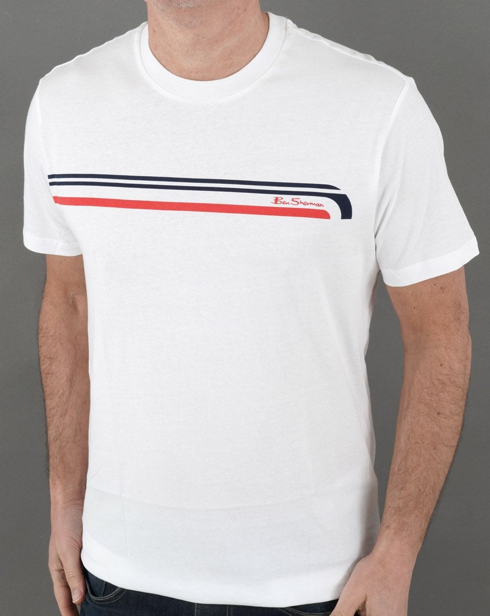 Ben Sherman – T-Shirt mit Streifenmuster auf der Brust in Weiß
