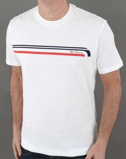 Ben Sherman – T-Shirt mit Streifenmuster auf der Brust in Weiß