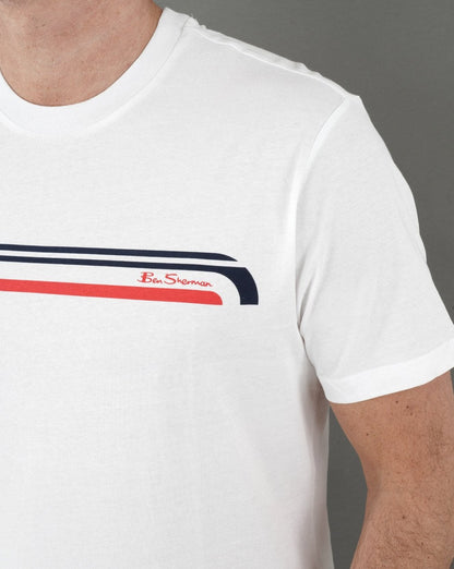 Ben Sherman – T-Shirt mit Streifenmuster auf der Brust in Weiß