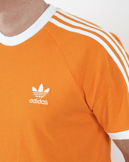 Adidas Originals – T-Shirt mit 3 Streifen in kräftigem Orange