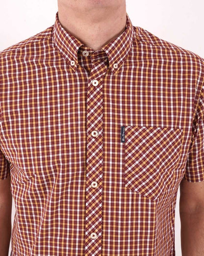 Ben Sherman – Kurzärmliges Hemd mit House-Check in Weinrot