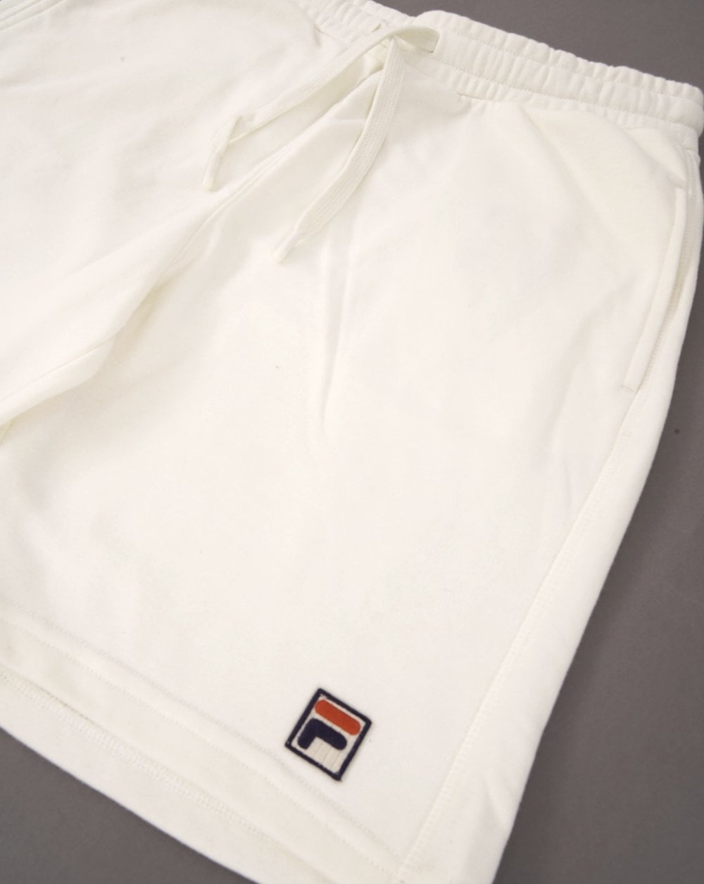 Fila Vintage – Dionis – Sweatshorts in Off-White