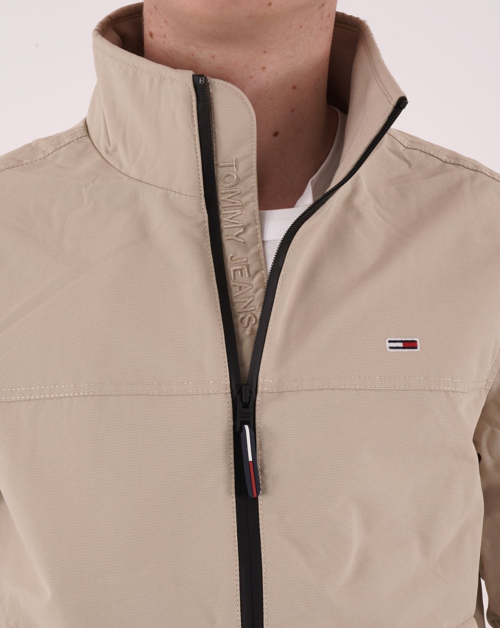 Tommy Jeans – Bomberjacke in Sand