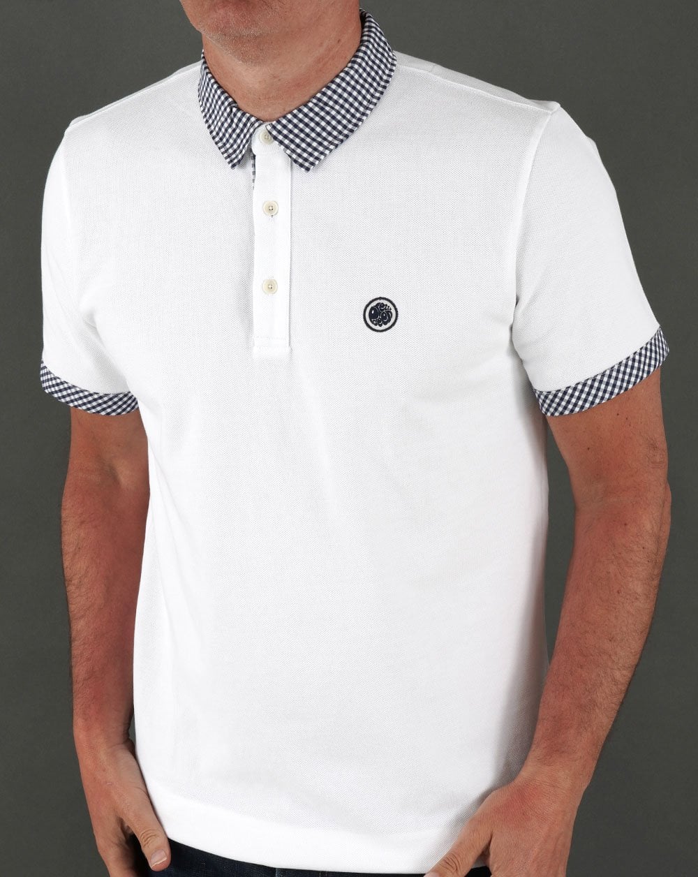 Pretty Green Poloshirt mit Gingham-Kragen in Weiß