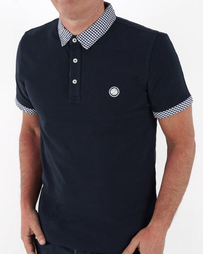 Pretty Green – Poloshirt mit Gingham-Kragen, Marineblau