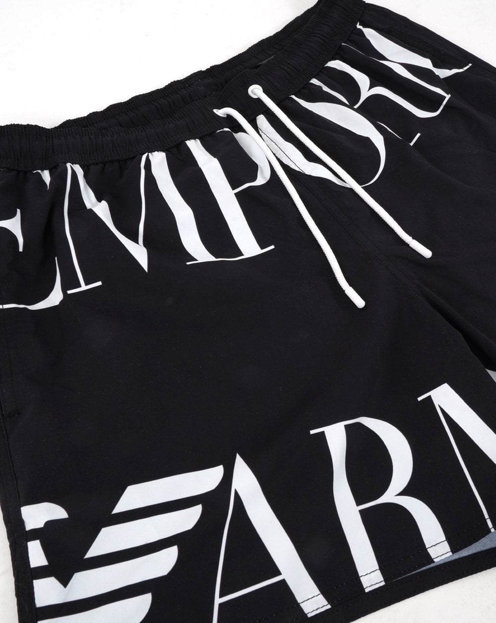 Emporio Armani – Schwarze Badeshorts mit Marco-Logo