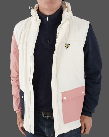 Lyle &amp; Scott – Kapuzenjacke mit Farbblockdesign in Off-White