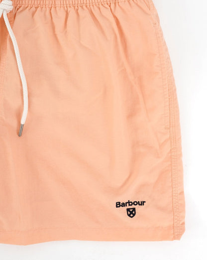 Barbour – Badeshorts mit Logo in Korallensand