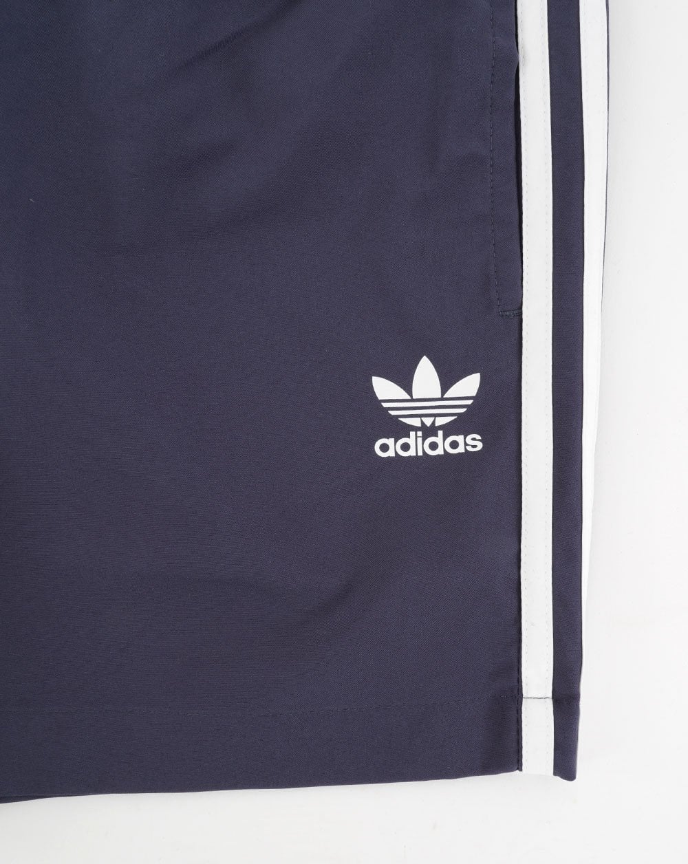 Adidas Originals – 3-Streifen-Badeshorts in Marineblau