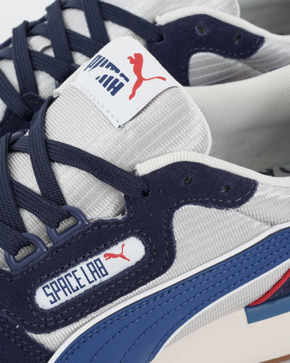 Puma Space Lab Trainer Silbergrau/Marineblau