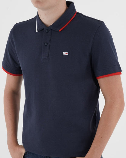 Tommy Jeans – Poloshirt mit Flaggen-Print in Marineblau