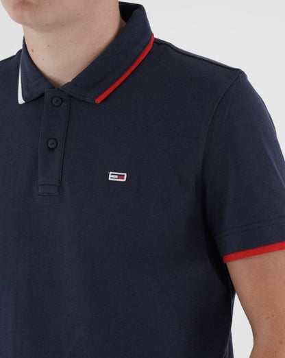 Tommy Jeans – Poloshirt mit Flaggen-Print in Marineblau
