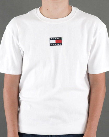 Tommy Jeans – Weißes T-Shirt mit Badge