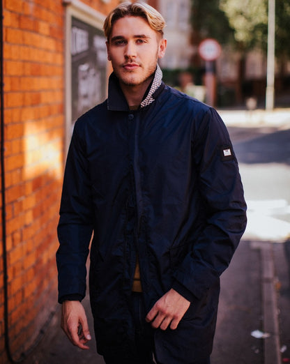 Weekend Offender Regenmantel mit Kapuze, Marineblau