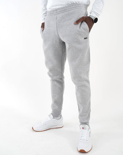Lacoste – Schmale Fleece-Trainingshose mit Bündchen in Silber-Chine