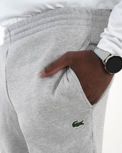 Lacoste – Schmale Fleece-Trainingshose mit Bündchen in Silber-Chine