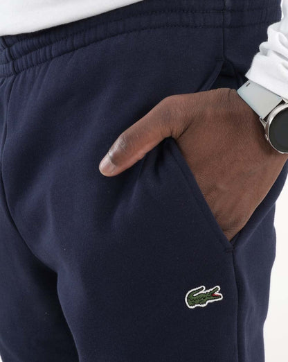 Lacoste – Schmale Fleece-Trainingshose mit Bündchen in Marineblau