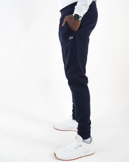 Lacoste – Schmale Fleece-Trainingshose mit Bündchen in Marineblau