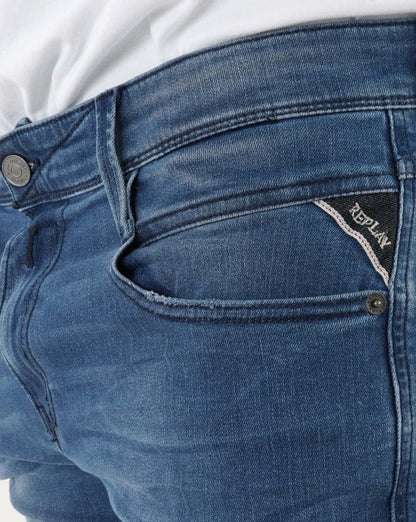 Replay – Anbass – Slim-Fit-Jeans in verwaschenem Blau