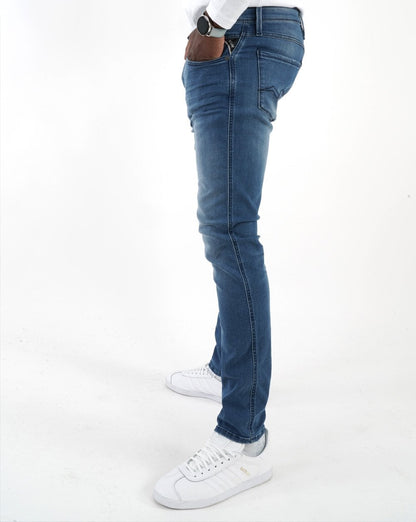 Replay – Anbass – Slim-Fit-Jeans in verwaschenem Blau