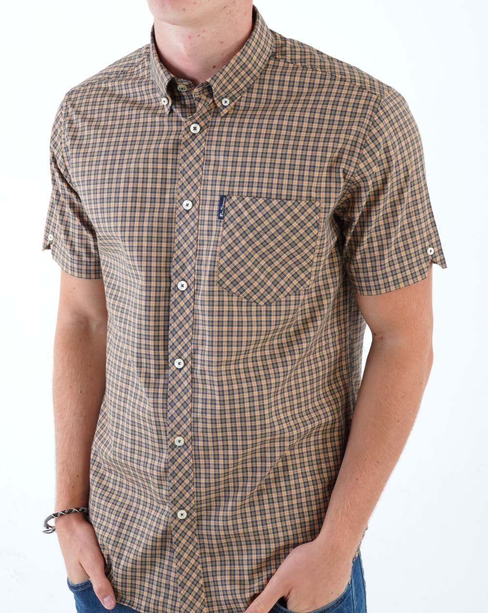 Ben Sherman – Kurzärmliges Hemd mit Mini-Mod-Karomuster in Sand