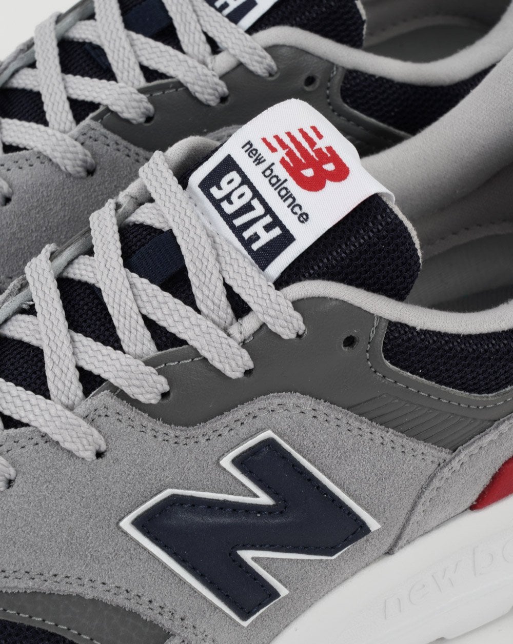 New Balance 997 Trainer Grau/Schwarz/Rot