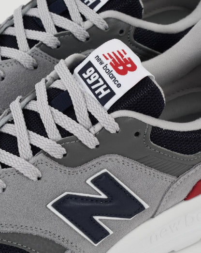 New Balance 997 Trainer Grau/Schwarz/Rot