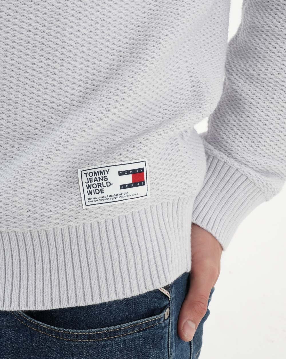 Tommy Jeans – Strukturierter Strickpullover in Silbergrau-Melange