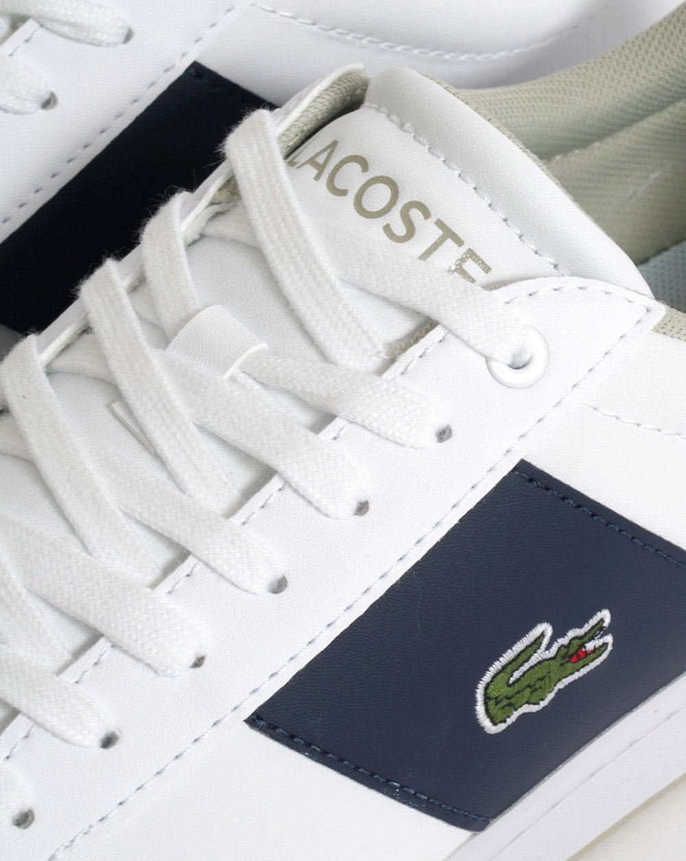 Lacoste Footwear Carnaby Evo Trainer Weiß/Marineblau