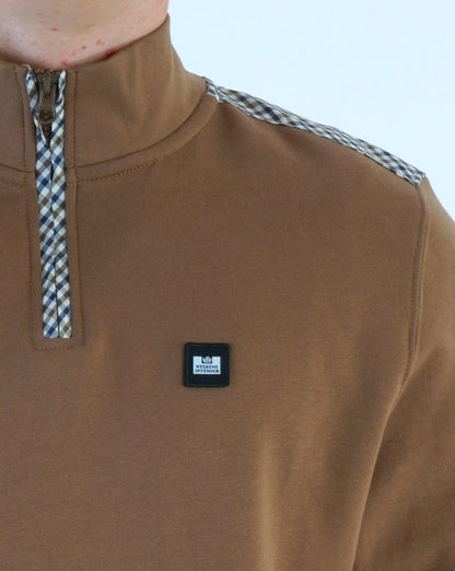 Weekend Offender Miyako Pullover mit 1/4-Reißverschluss, Karamell