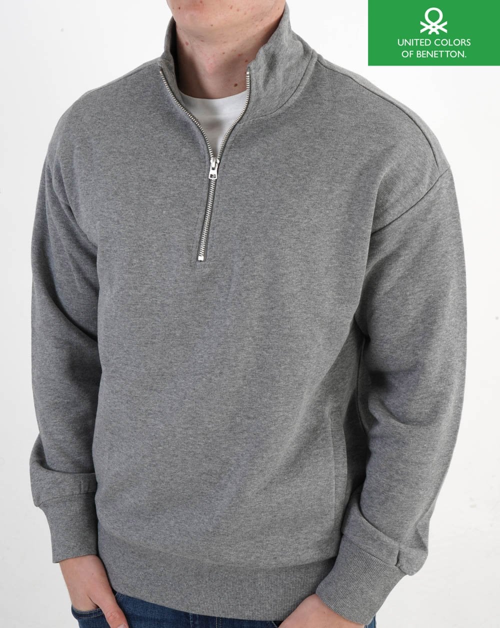 Benetton Sweatshirt mit Viertelreißverschluss in Grau