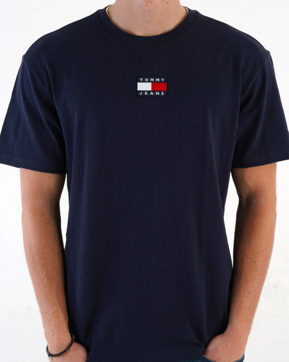 Tommy Jeans – T-Shirt mit Badge in Marineblau