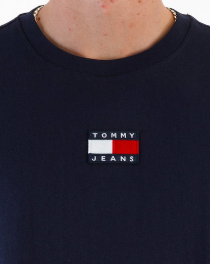 Tommy Jeans – T-Shirt mit Badge in Marineblau