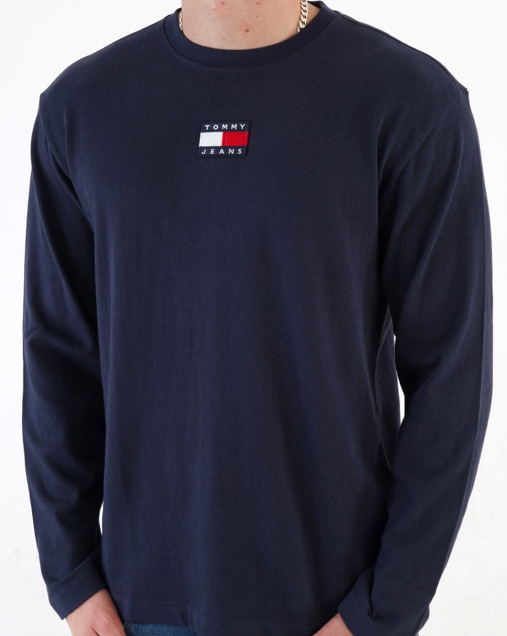 Tommy Jeans – Langärmliges T-Shirt mit Badge in Marineblau