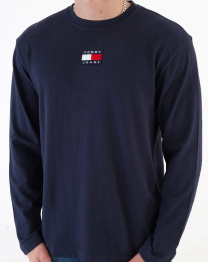 Tommy Jeans – Langärmliges T-Shirt mit Badge in Marineblau