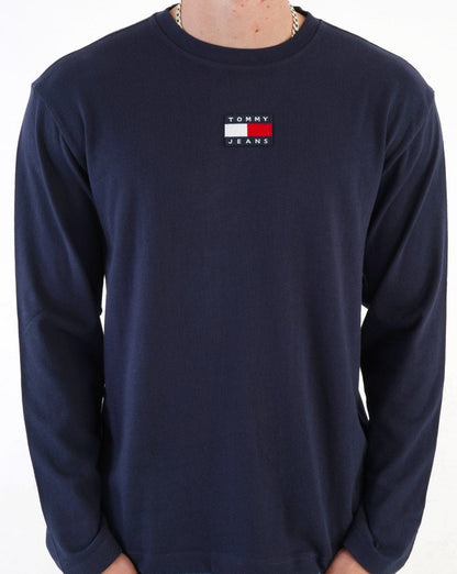 Tommy Jeans – Langärmliges T-Shirt mit Badge in Marineblau