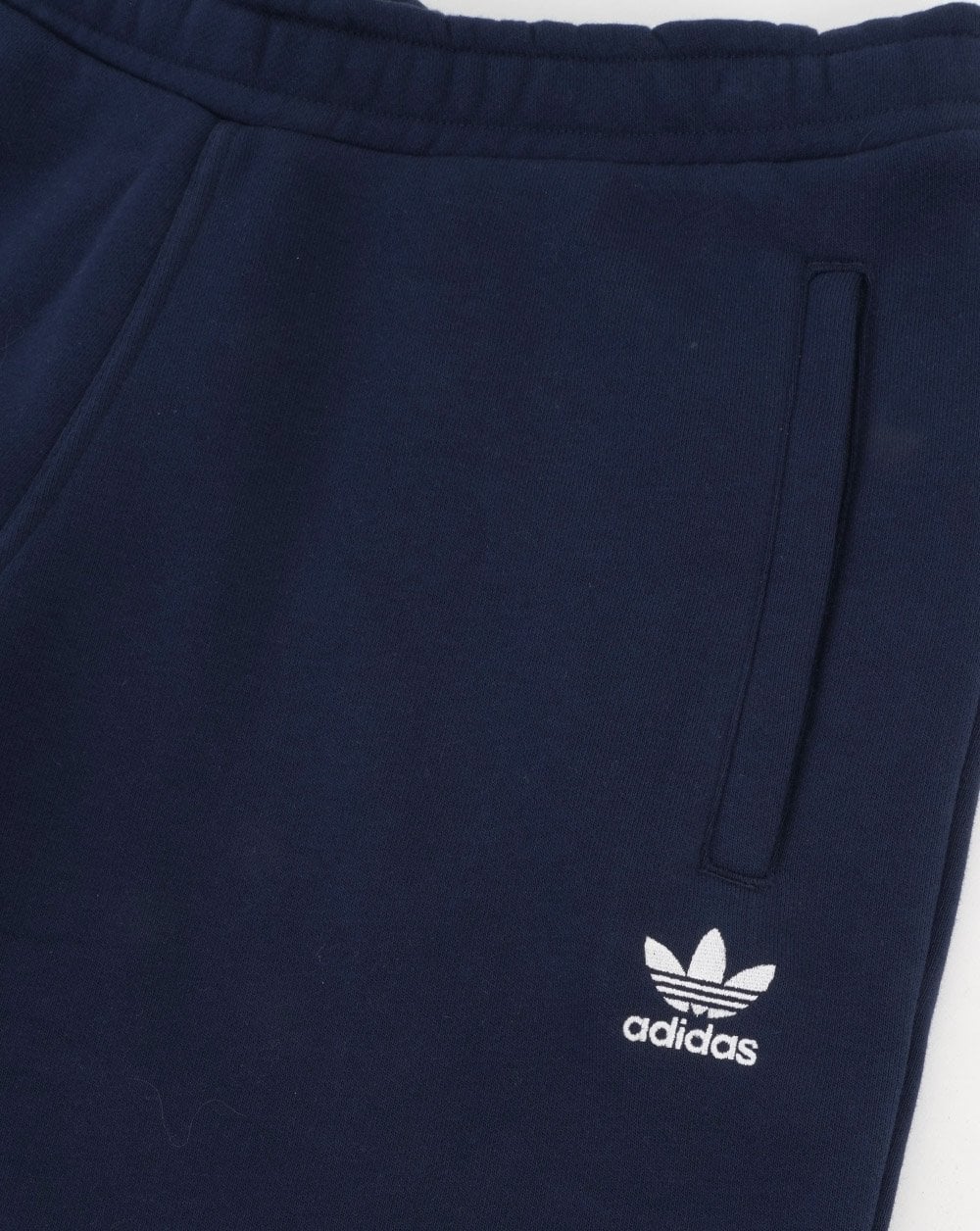 Adidas Originals – Lounge-Shorts mit Reißverschlusstasche, Marineblau