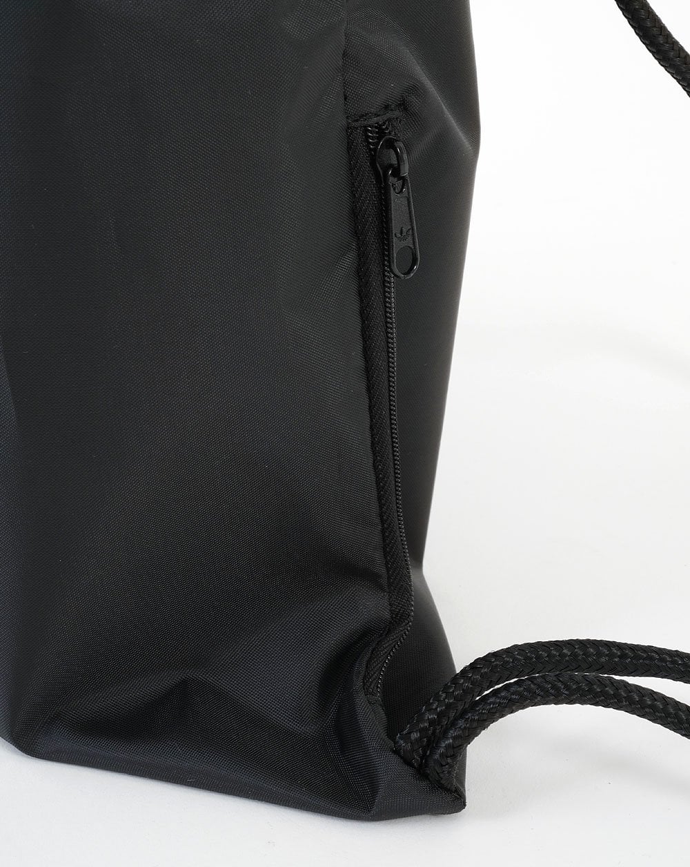 Adidas Originals – Sportbeutel mit Trefoil-Motiv in Schwarz