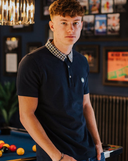 Pretty Green – Poloshirt mit Hahnentritt-Kragen, Marineblau