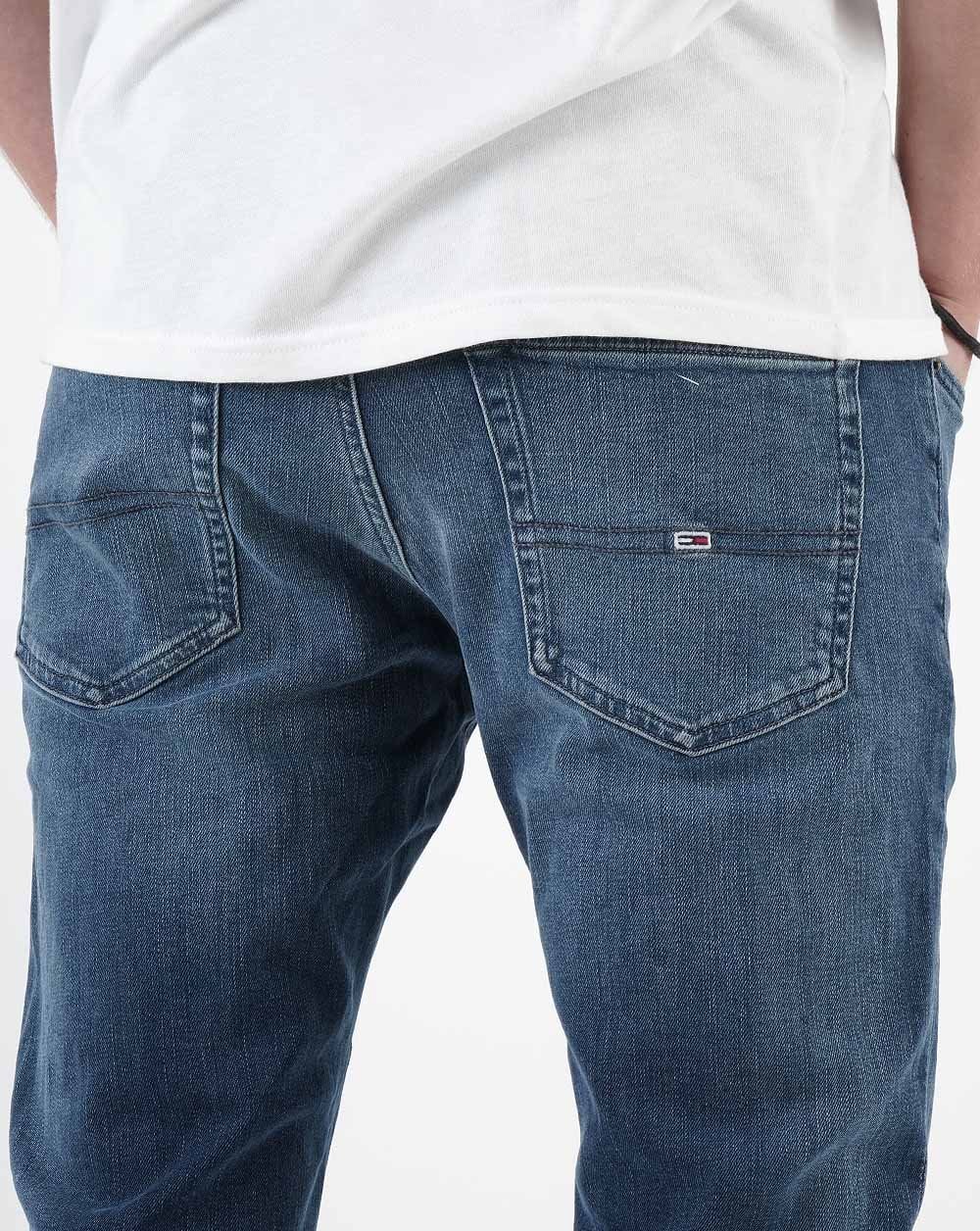 Tommy Jeans – Scanton – Schmal geschnittene Jeans in Schwarz