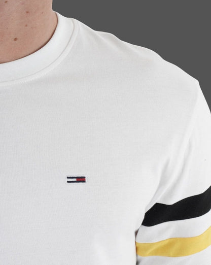 Tommy Jeans – Klassisches T-Shirt mit Kontraststreifen in Weiß
