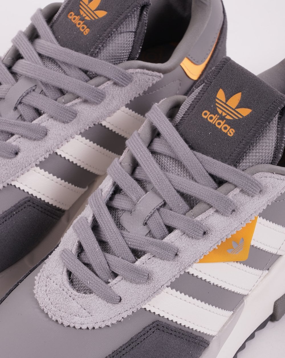 Adidas Retropy F2 Turnschuhe Grau/Weiß/Gold