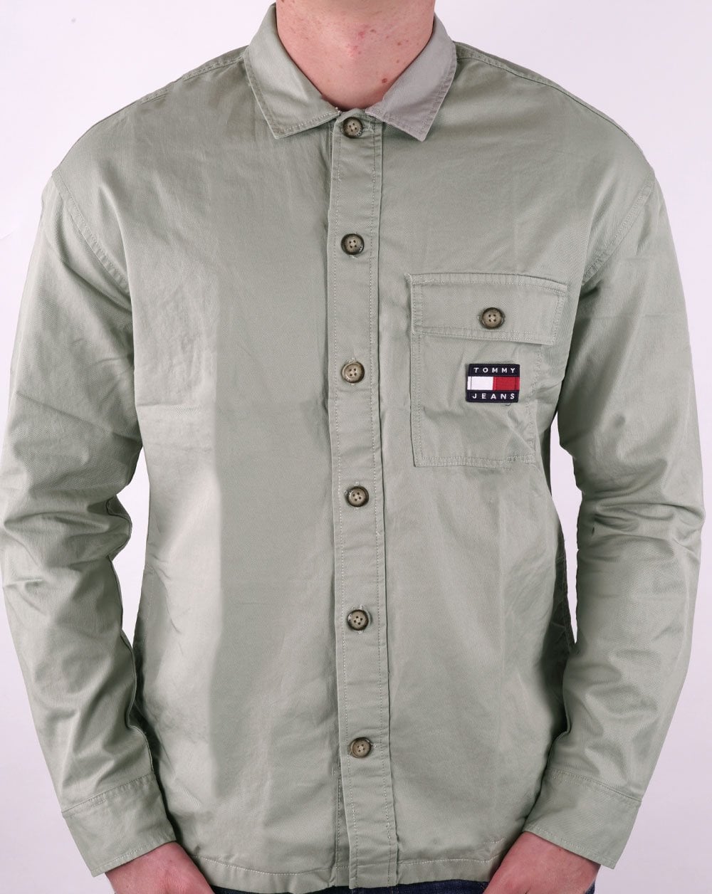 Tommy Jeans – Baumwoll-Overshirt in verblasstem Grün